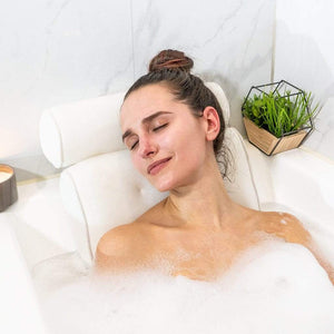 Bath pillow with optimal neck and back support